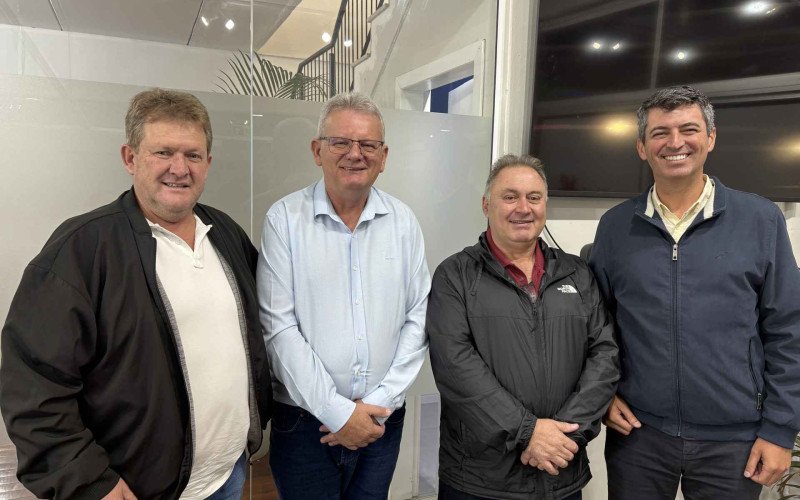 Prefeitos Gilnei Capeletti, Daniel Michaelsen, Schamberlaen José Silvestre e Thiago Teixeira