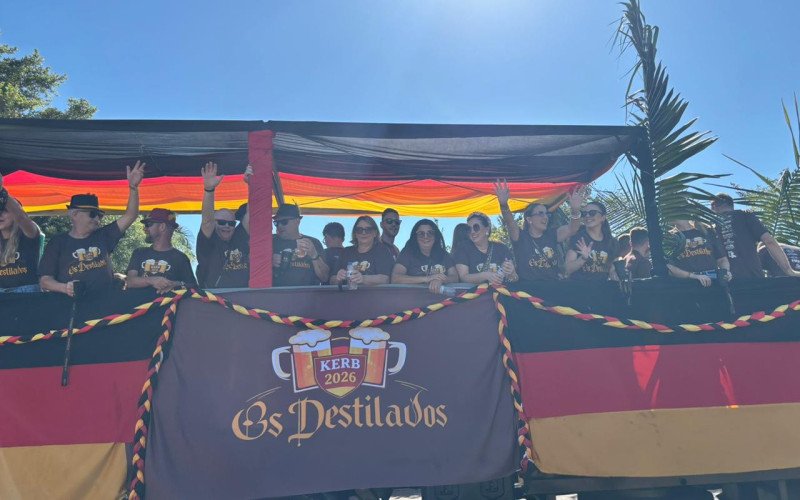 Festwagen dá início as celebrações de Kerb pelas ruas de Estância Velha