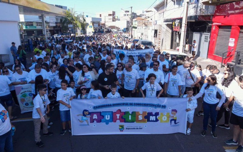 2.ª Caminhada Municipal de Conscientização do Autismo reuniu centenas de pessoas no Centro de Sapucaia do Sul 