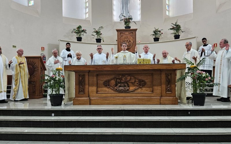 Bispo dom João presidiu a missa de posse do novo reitor do Santuário Sagrado Coração de Jesus, padre Paulo Finkler