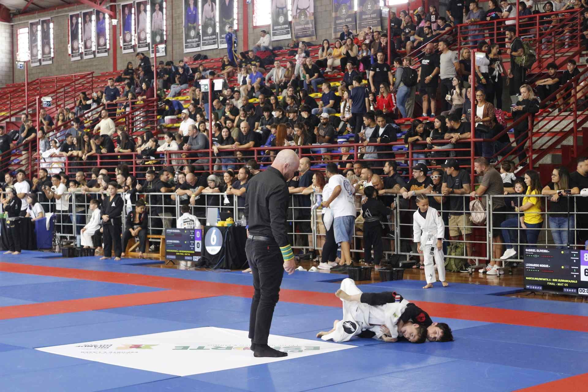 De olho no ranking, Copa Sul Brasileira de Jiu-Jitsu movimenta o Ginásio Poliesportivo La Salle