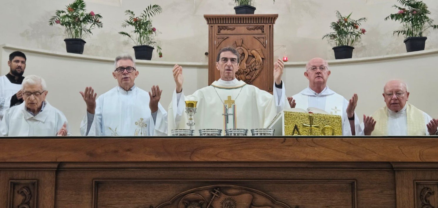 VEJA FOTOS: Padre Paulo Finkler toma posse como novo reitor do santuário de Padre Reus