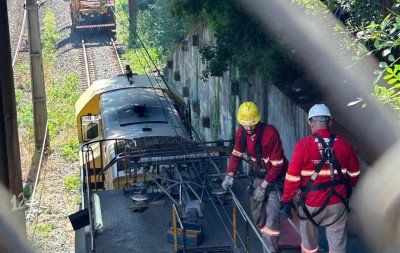 Trensurb: Conserto da rede de energia dos trens deve demorar o dia todo e exigirá testes rigorosos após carga de concreto atingir trilhos