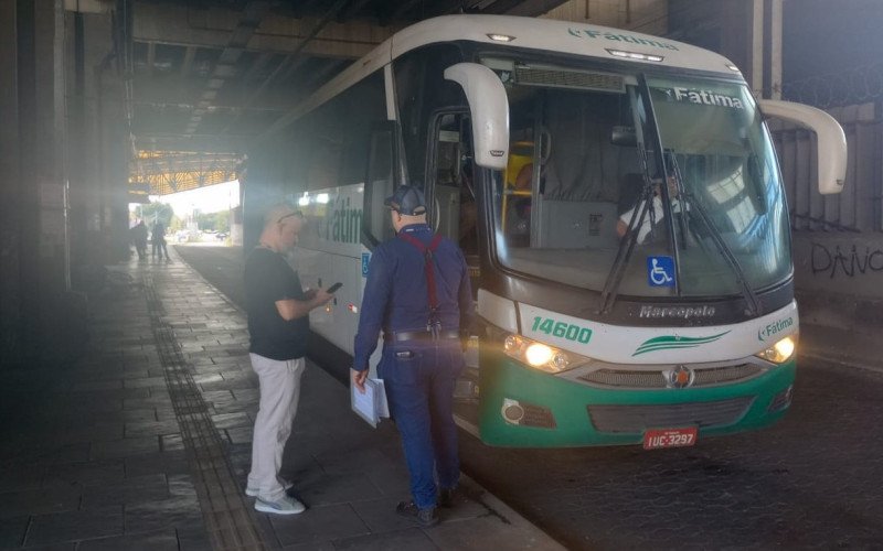 Sem serviço da Trensurb: ônibus faz baldeação entre as estações