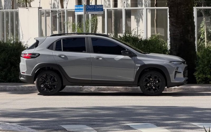 Novo Chevrolet Sonic RS Turbo 2027 é flagrado em SP