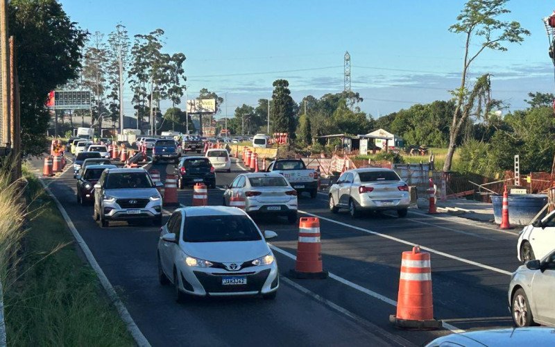 Trânsito complicado na BR-116 na manhã desta segunda-feira