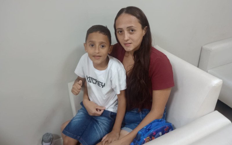 Jaqueline Andrieli e o filho Wallyf Nathanael não têm do que reclamar do CAS TEA