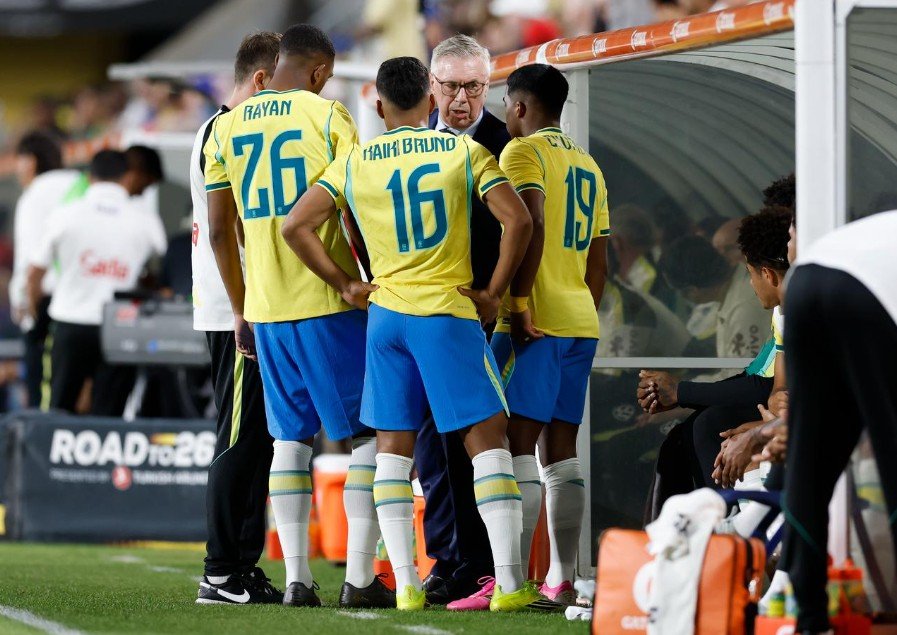 Novos rostos em campo: a ousadia de Ancelotti na última data Fifa antes da lista final