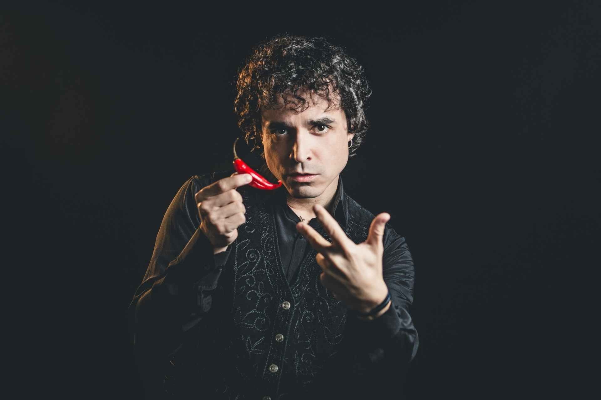 Deluce aposta em disco mais ácido e autobiográfico no álbum Pimenta