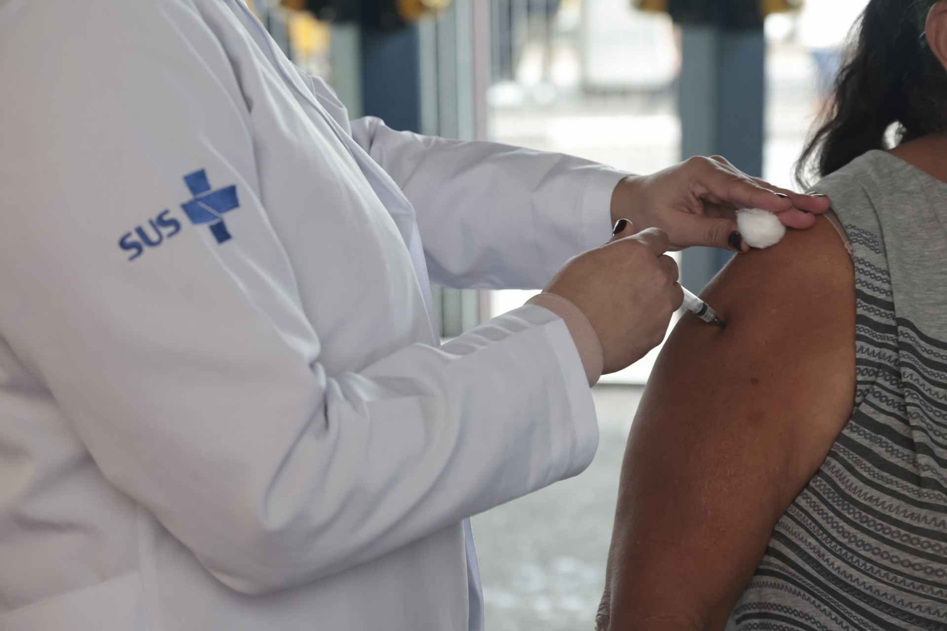 Veja as cidades da regi&atilde;o que j&aacute; confirmaram a amplia&ccedil;&atilde;o na campanha da vacina contra a gripe