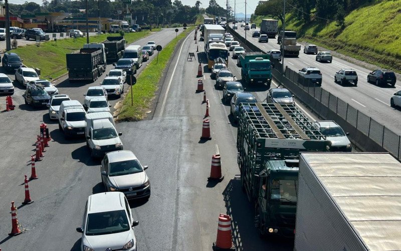 Obras na BR-116, em Novo Hamburgo, provocam congestionamento na rodovia  | abc+