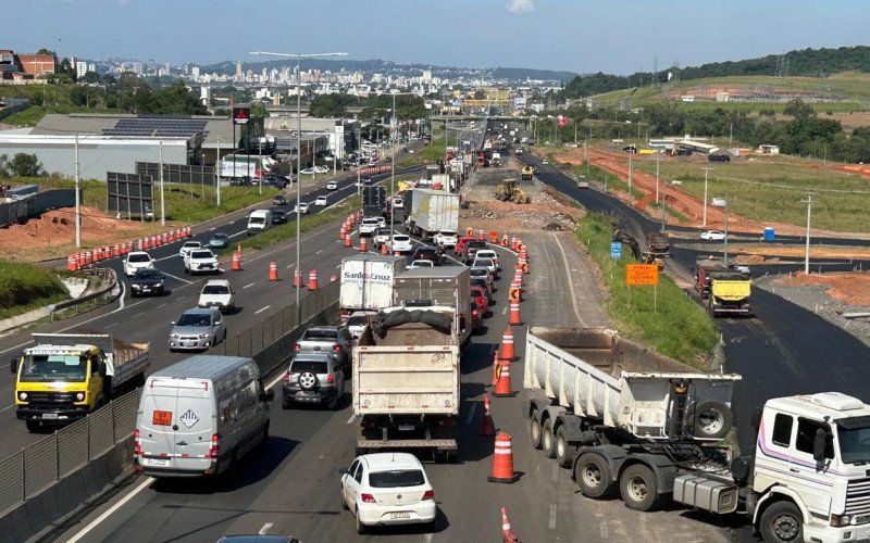 Obras na BR-116, em Novo Hamburgo, provocam congestionamento na rodovia  | abc+