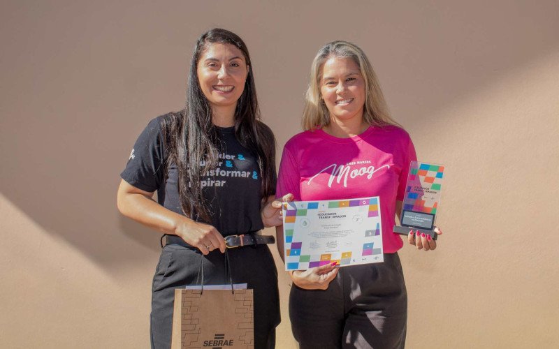 Adriana (&agrave; direita) participou na categoria Inclus&atilde;o e Sustentabilidade na Educa&ccedil;&atilde;o
