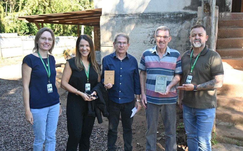 Kátia (à esquerda), Elisandra, Stein, Collet e Maicá  na entrega dos documentos na última segunda-feira | abc+