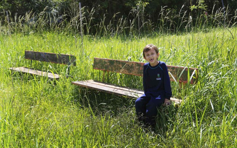 Guilherme já não pode mais brincar no Parque da Figueira porque a mãe não deixa devido ao mato alto | abc+