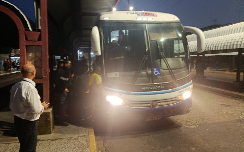Trens operam parcialmente em dois trechos nesta manhã de terça-feira e com necessidade de baldeação com ônibus | abc+