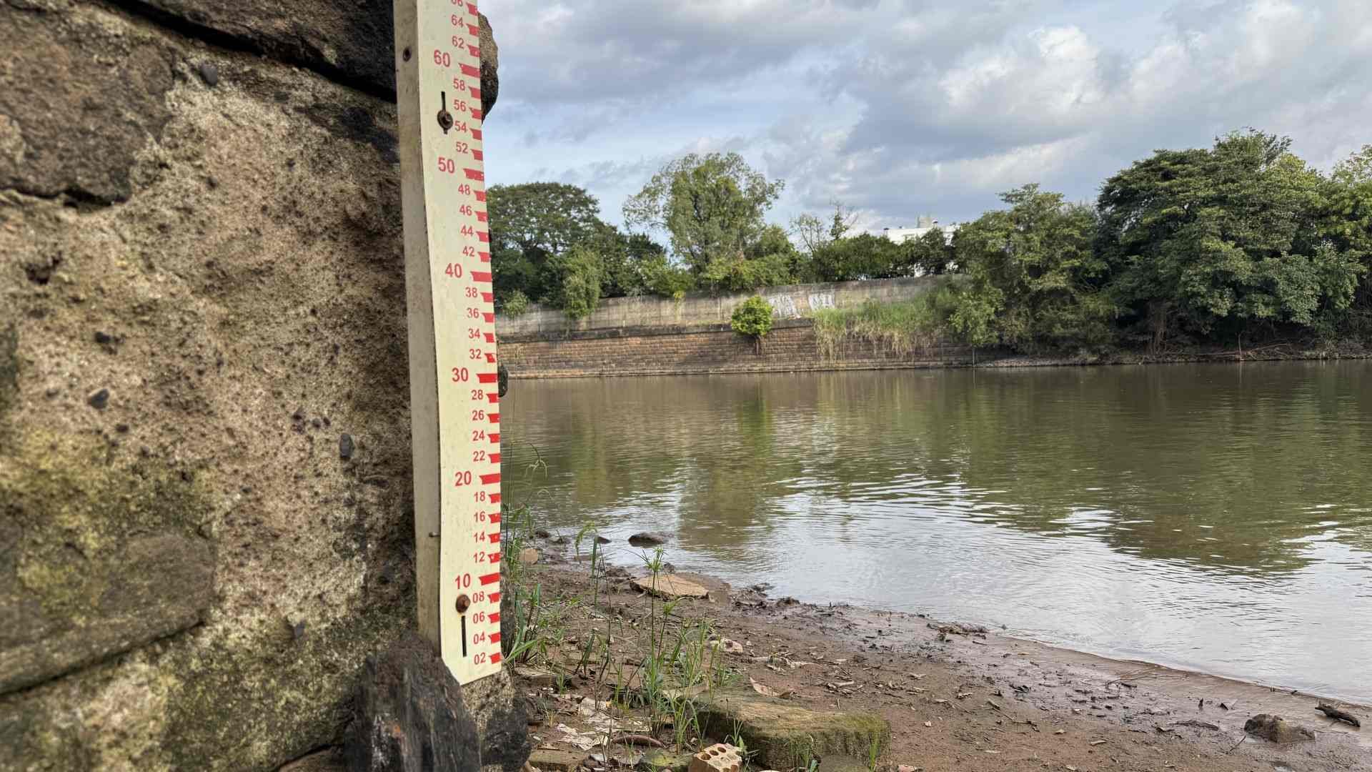 Moradores come&ccedil;am a notar melhora na &aacute;gua, enquanto novos testes ser&atilde;o feitos