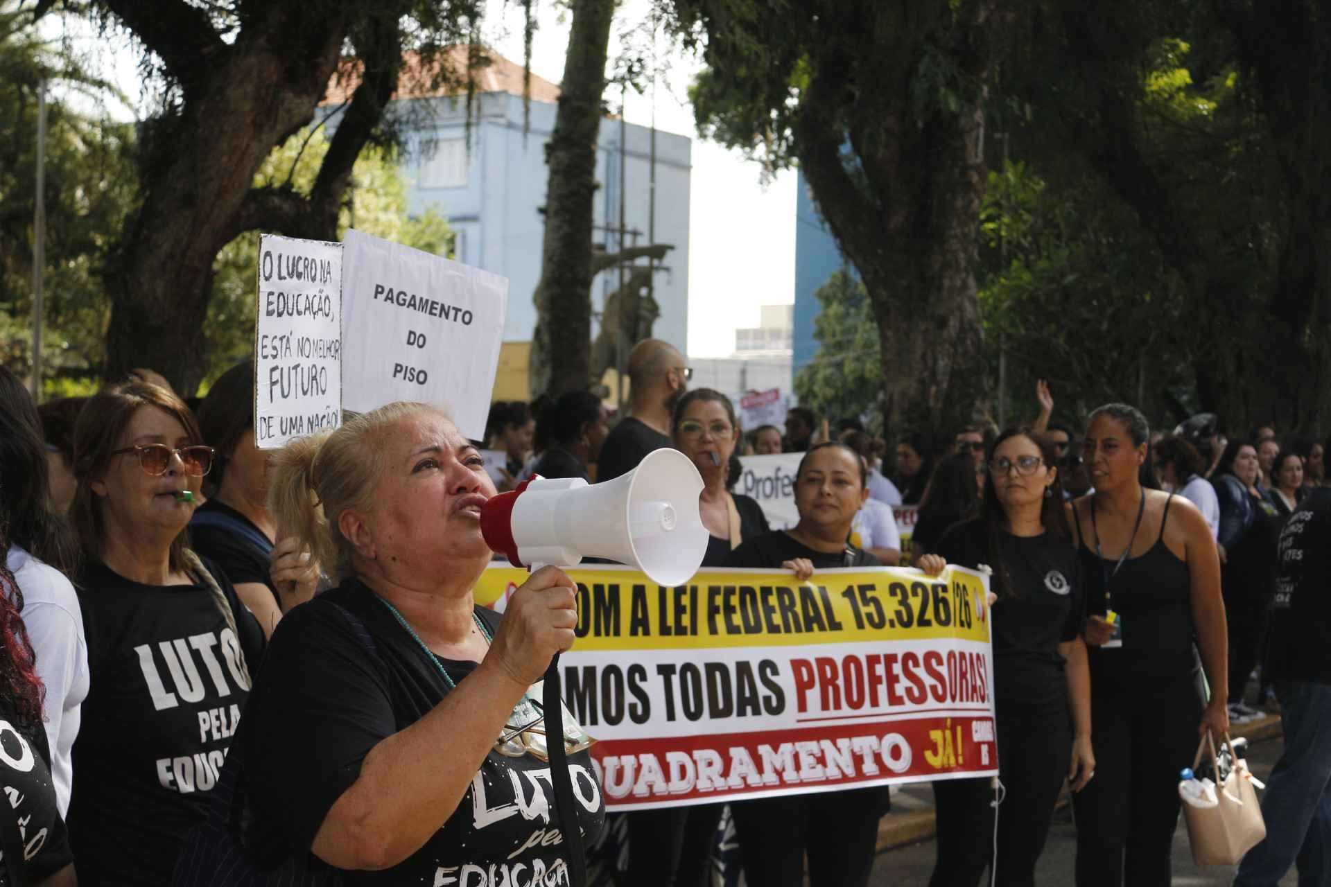 &ldquo;Inconstitucional&rdquo;: Prefeitura de Canoas diz que n&atilde;o abonar&aacute; ponto de professores parados; Sinprocan responde