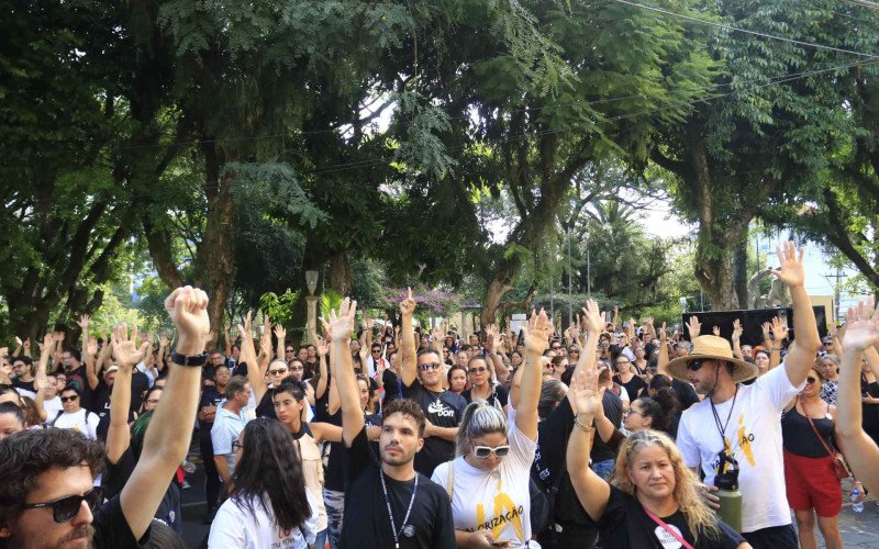 Professores votam pela greve da categoria em Canoas | abc+
