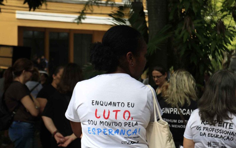 Professores fazem assembleia em Canoas - 15/04/2026 - Sinprocan