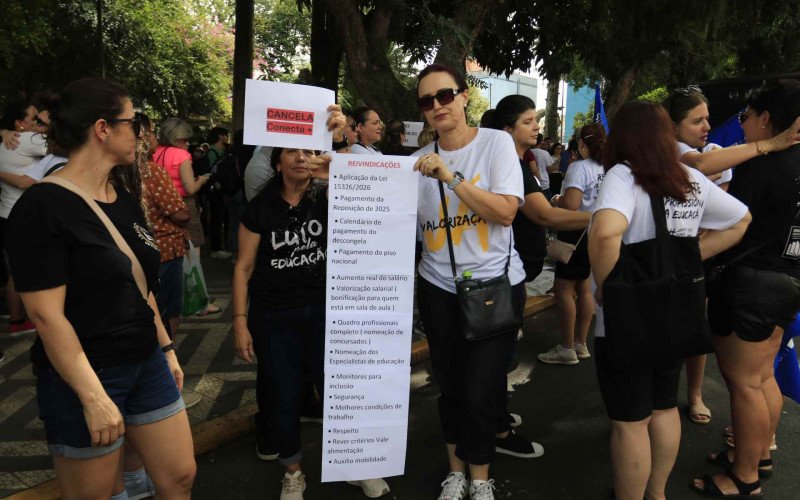 Professores reforçam suas reivindicações durante assembleia da categoria nesta quarta-feira (15) | abc+