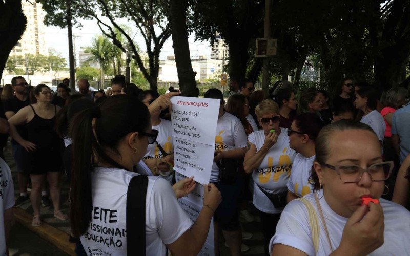 Professores fazem assembleia em Canoas - 15/04/2026 - Sinprocan