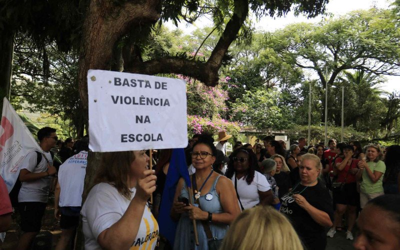 Professores fazem assembleia em Canoas - 15/04/2026 - Sinprocan