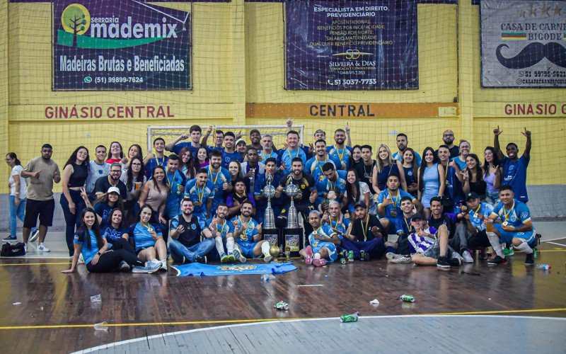 Night Beer celebra o título no masculino força livre, enquanto o Bax/Night Beer também comemora a conquista do sub-21 da edição disputada em 2025 | abc+