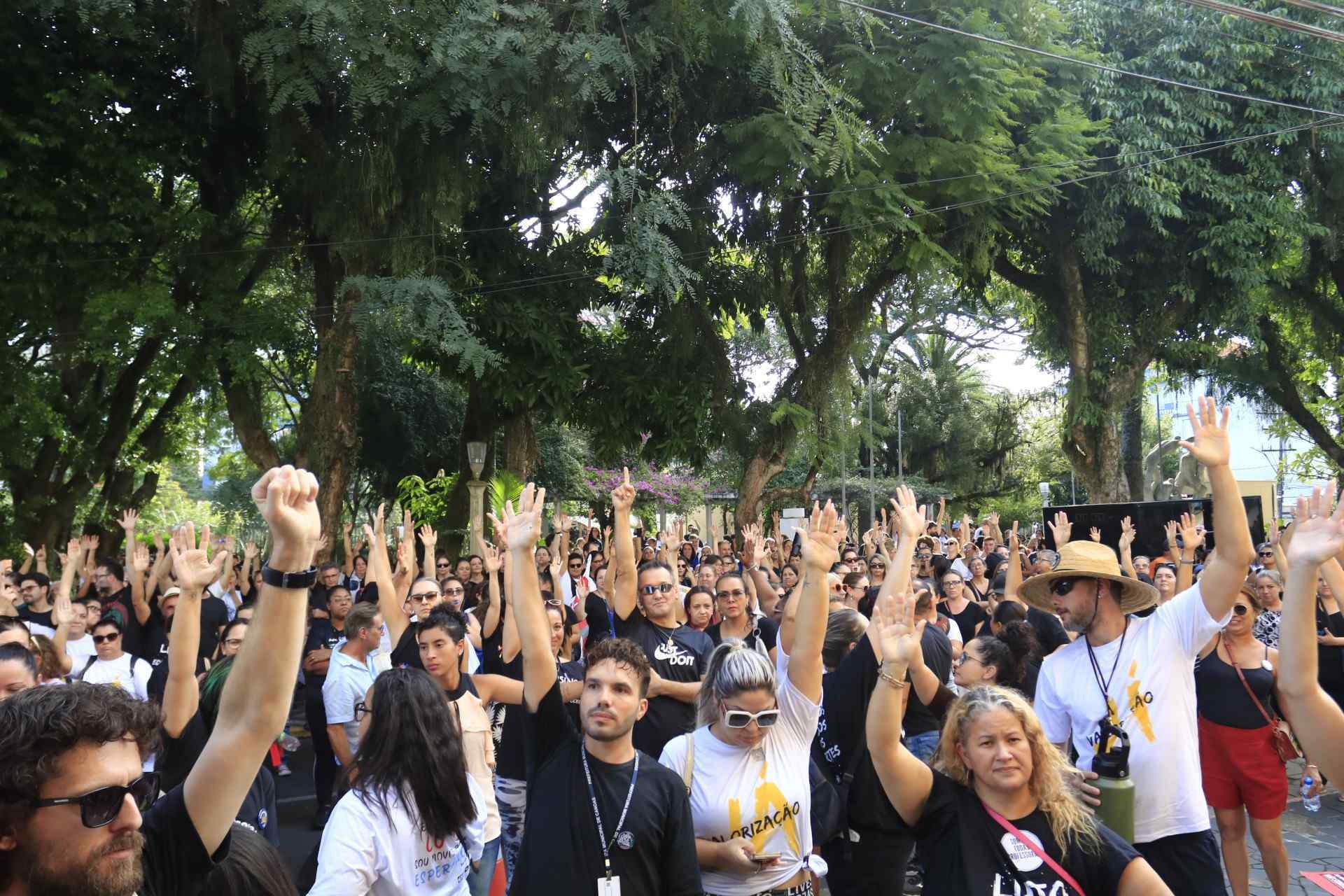 Professores entram em greve a partir da pr&oacute;xima quarta-feira em Canoas