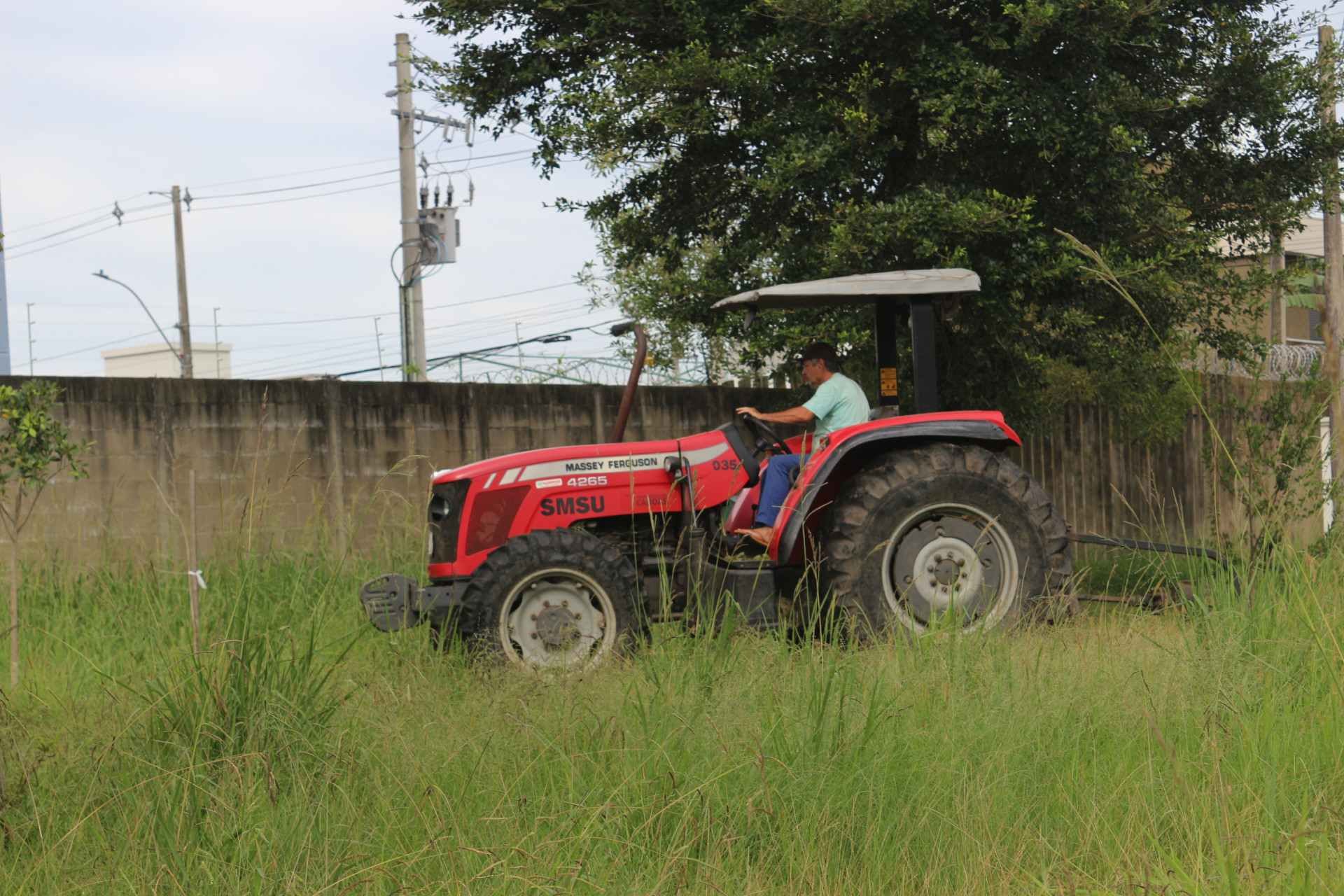 Atendendo aos apelos da comunidade, Prefeitura de Canoas come&ccedil;a a limpeza do Parque da Figueira