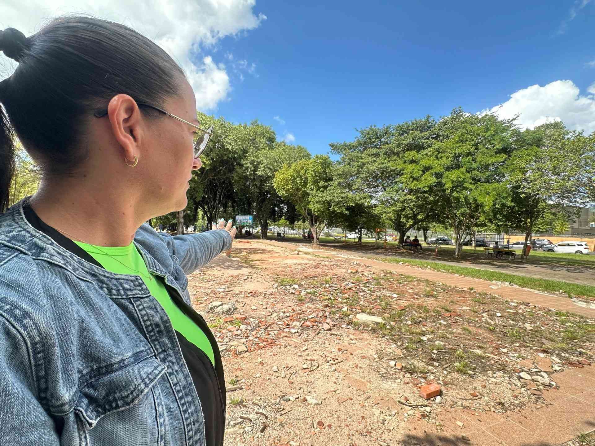 &ldquo;Como faz falta a lancheria&rdquo;: &Aacute;rea demolida ao lado da UPA Canudos segue sem projeto um ano depois