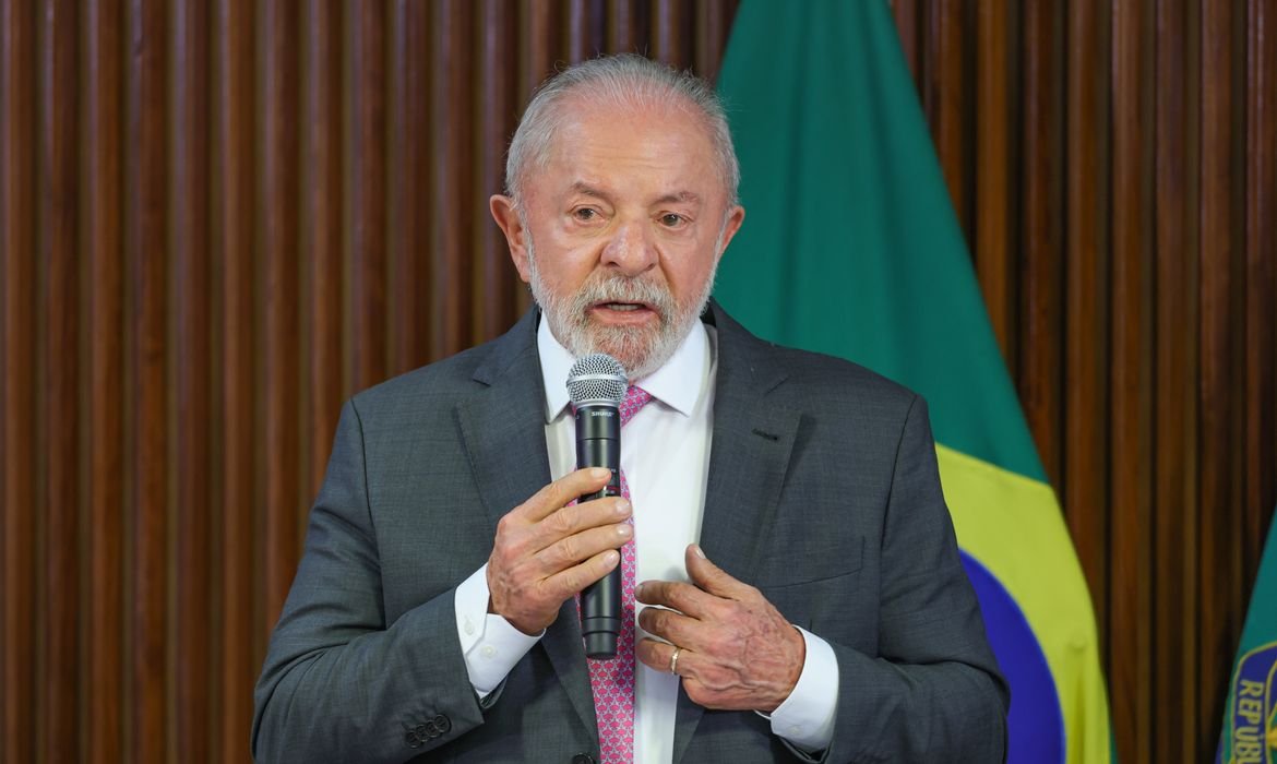Expans&atilde;o de escola c&iacute;vico-militar na educa&ccedil;&atilde;o &eacute; desnecess&aacute;ria, diz Lula