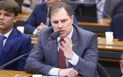 FIM DA ESCALA 6X1: Lucas Redecker explica motivo de ter pedido vista de PEC