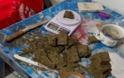 Traficante foragido é flagrado embalando porções de drogas em Novo Hamburgo