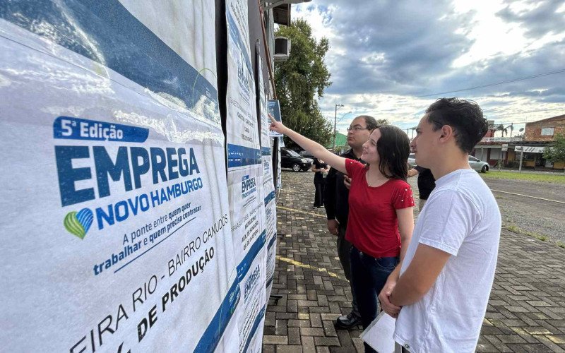 Os amigos Eduardo Oliveira, Eduarda Alves e Estêvão Sequeira foram juntos ao feirão em busca do primeiro emprego com carteira assinada | abc+