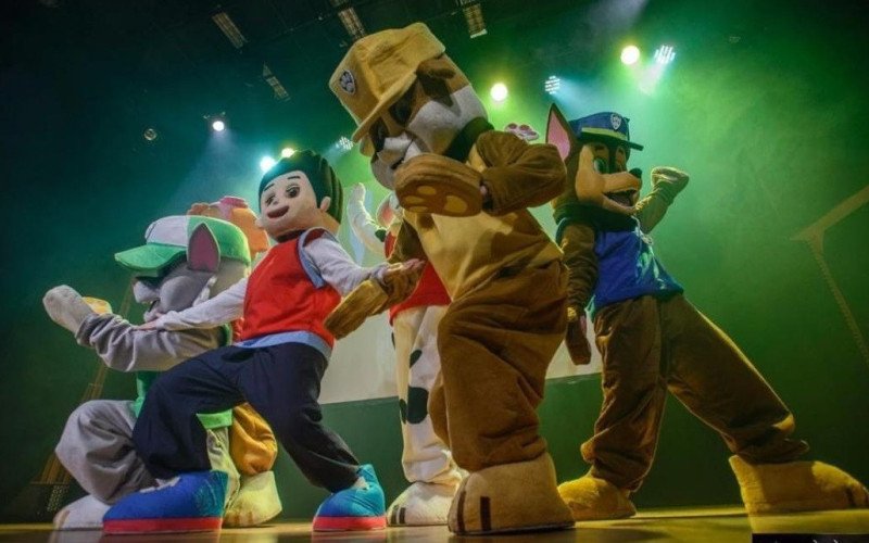 Teatro Municipal recebe espetáculo "Patrulha Canina - O Resgate da Skye", neste domingo