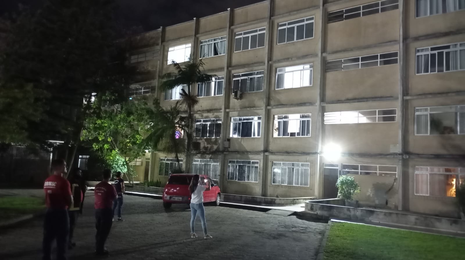 Edif&iacute;cio Iraj&aacute;: Propriet&aacute;rios de pr&eacute;dio que afundou 30 cm e foi evacuado &agrave;s pressas tomam decis&atilde;o sobre o futuro da estrutura