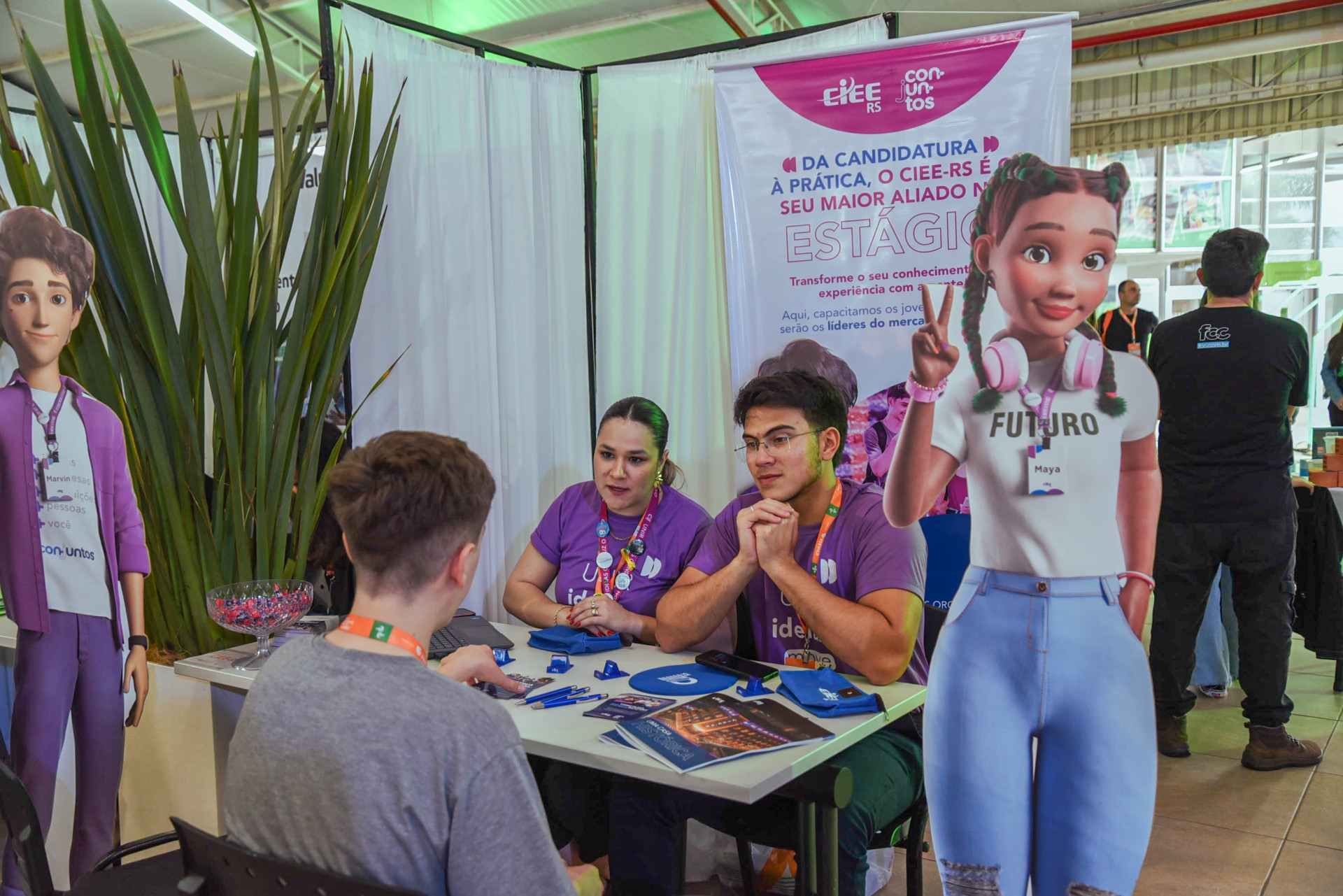 Empresas com vagas abertas podem se inscrever em feira de empregos da Feevale que ocorre em maio; veja como