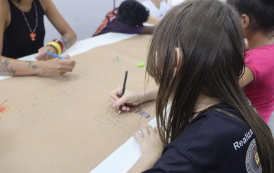 Sábado de sol, brincadeiras e cultura anima as crianças e movimenta o CEU das Artes