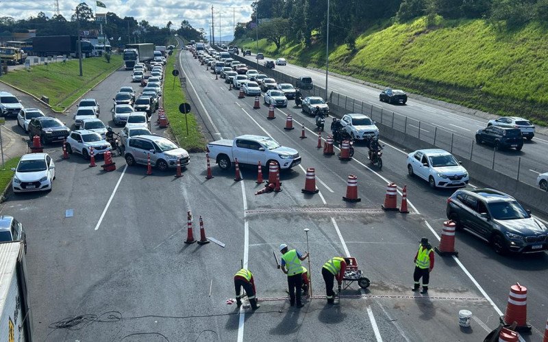 Desvio na BR-116, em trecho de Novo Hamburgo, causa congestionamento | abc+