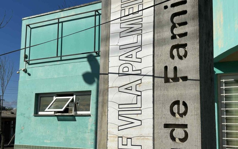Marcas de enchente de dois anos ainda estão visiveis na USF Palmeira: pintura descascada, grades e aberturas enferrujadas e bastante sujeira