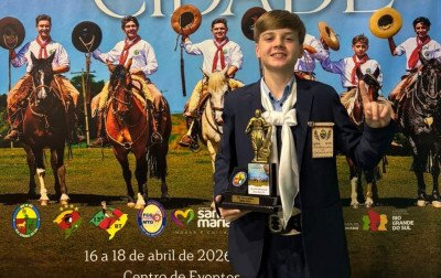 "Honra e compromisso": Aos 12 anos, morador da região leva o título de Piá Farroupilha