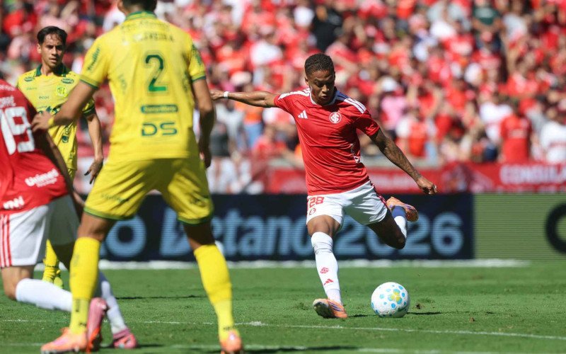Vitinho tentou, mas não teve êxito na derrota por 2 a 1 para o Mirassol | abc+