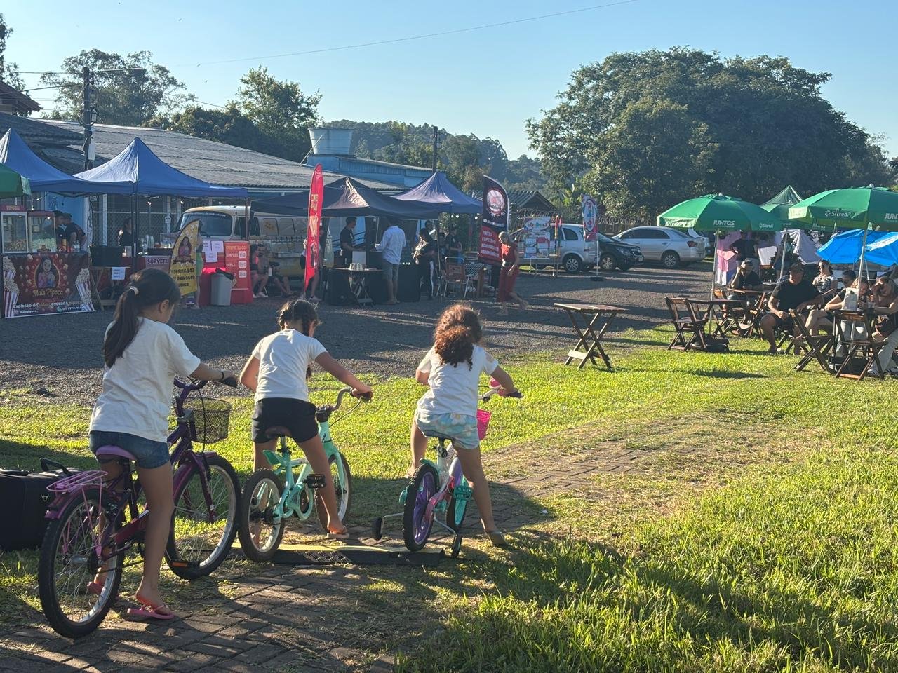 Viva Lomba re&uacute;ne p&uacute;blico ao som de m&uacute;sica e gastronomia local