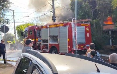 VÍDEO: Incêndio atinge reciclagem em bairro de Novo Hamburgo