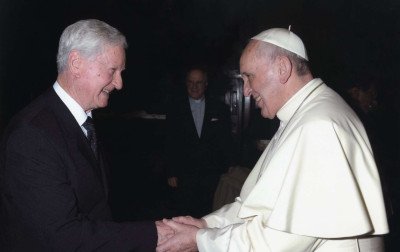 UM ANO DA MORTE DO PAPA: Você sabia que Francisco já esteve no túmulo de Padre Reus?