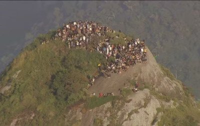 Turistas ficam "ilhados" em cartão-postal do Rio durante operação com tiroteio entre policiais e Comando Vermelho