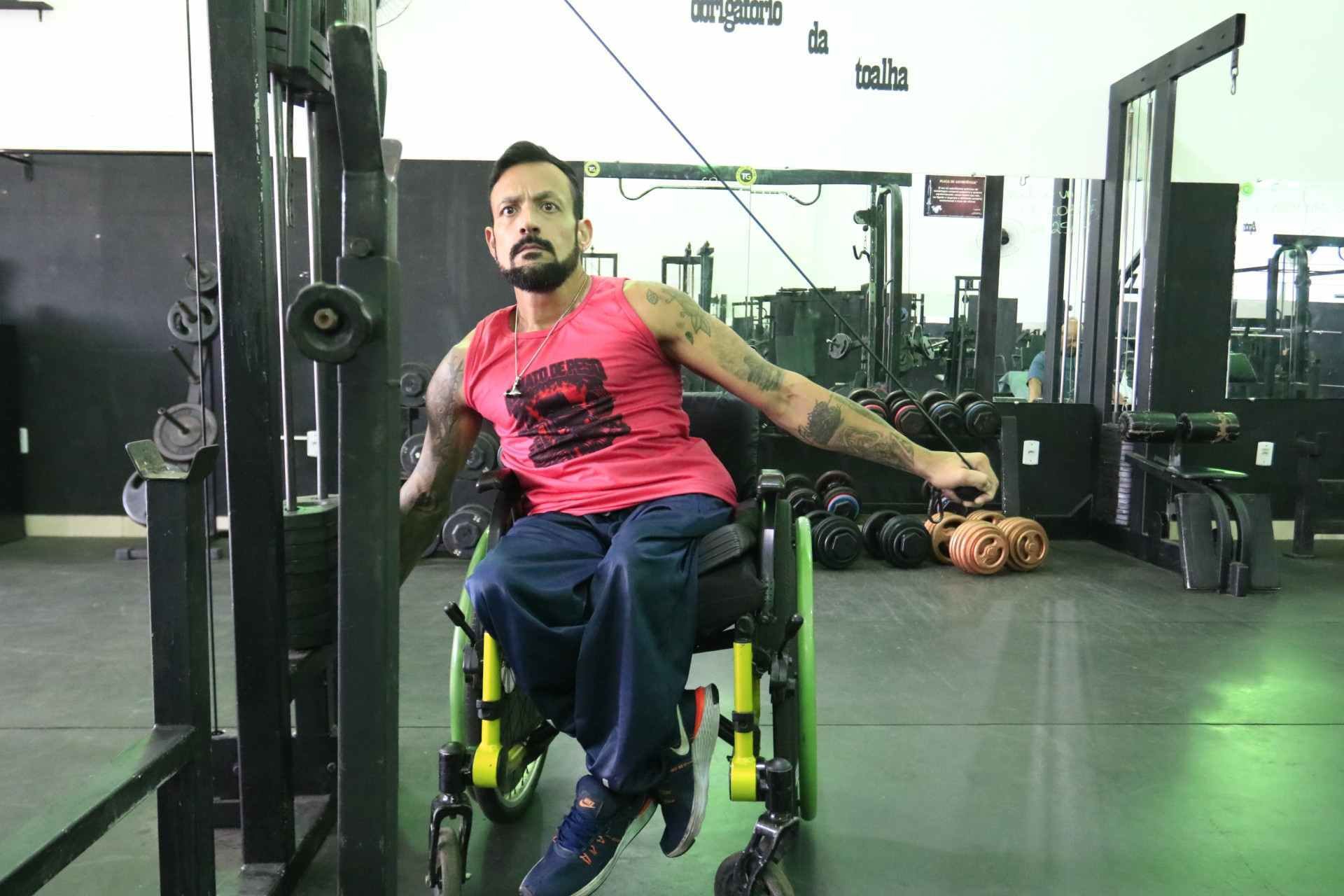 Da cadeira de rodas ao p&oacute;dio: A jornada do fisiculturista Renato Rosa