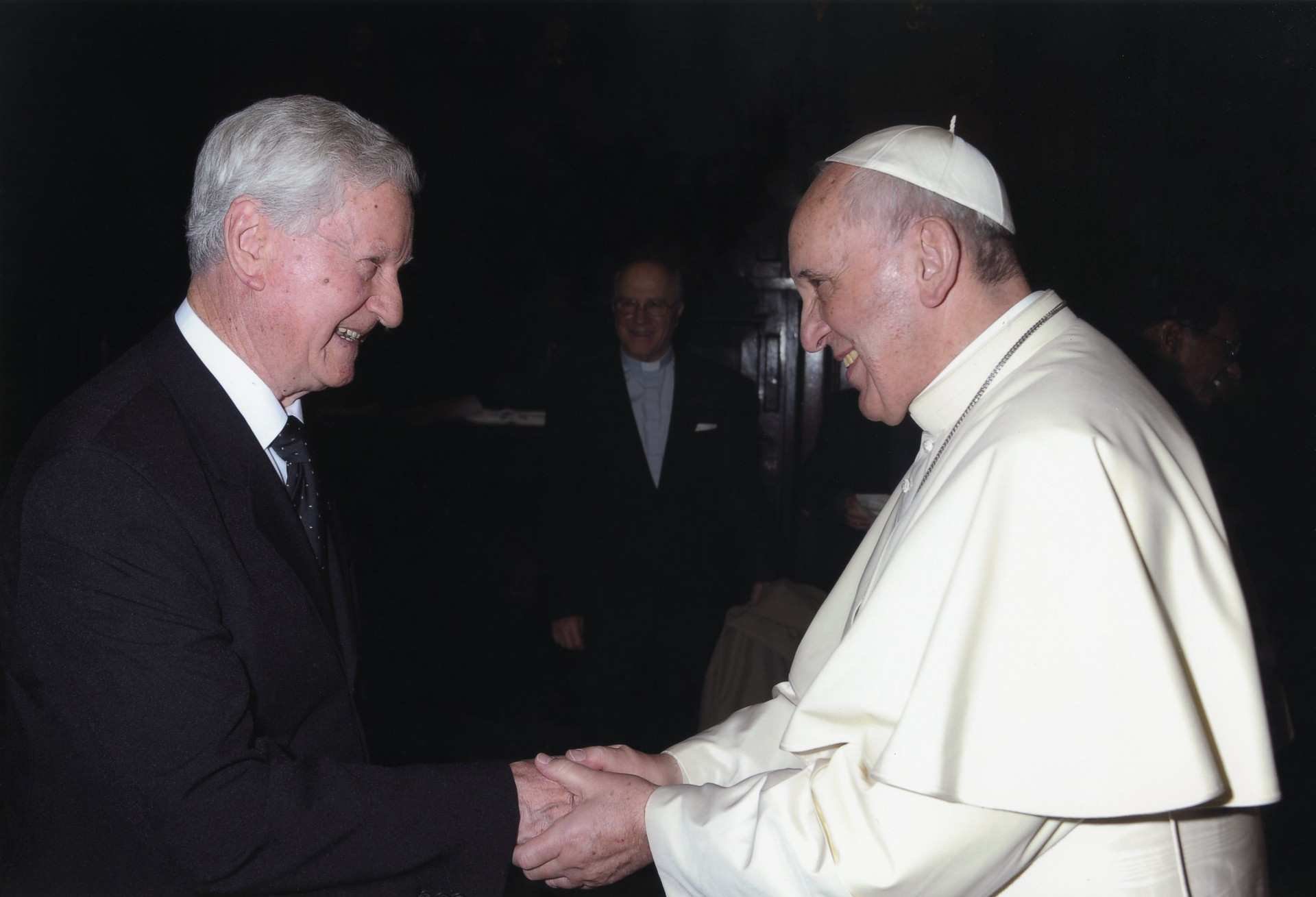 UM ANO DA MORTE DO PAPA: Voc&ecirc; sabia que Francisco j&aacute; esteve no t&uacute;mulo de Padre Reus?
