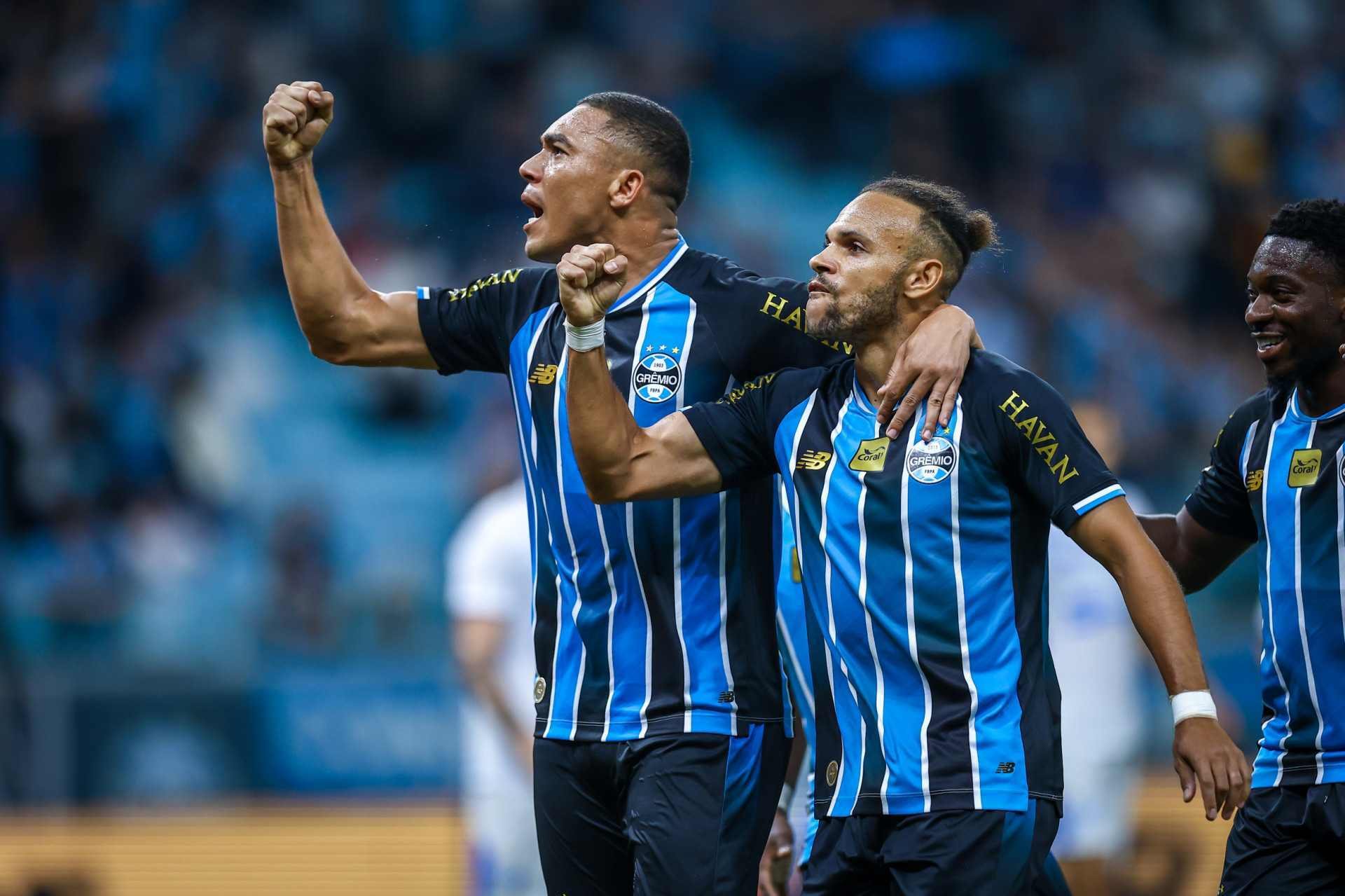 Gr&ecirc;mio vence o Confian&ccedil;a e abre vantagem na Copa do Brasil